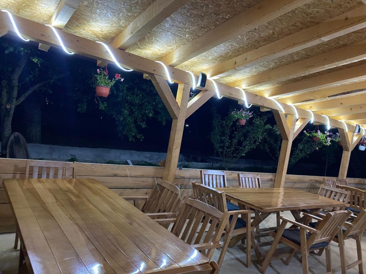 The Blue Eye Bed & Breakfast Vusanje Ngoại thất bức ảnh